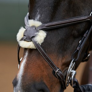 Mexican Bridle es una brida totalmente ajustable con banda elevada y nasal para proporcionar un mejor ajuste al caballo - Product Image 3