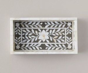 ถาดเสิร์ฟพร้อมจี้ฝังกระดูกไข่มุกที่ออกแบบอย่างปราซับซ้อนและสวยงาม - Product Image 2