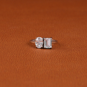 Anillo de diamante de corte radiante ovalado de dos piedras de lujo, Diamante cultivado en laboratorio personalizado, regalo de joyería fina de oro sólido de 14K para mujer, nuevo aspecto - Product Image 1