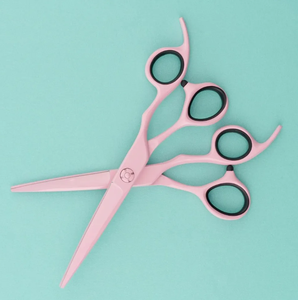 Tijeras de peluquería de corte de pelo profesional con borde de maquinilla de afeitar rosa con logotipo personalizado, tijeras de pelo profesionales para uso de belleza - Product Image 4