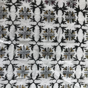 ผ้าฝ้ายพิมพ์ลายด้วยมือ ลายดอกไม้เรขาคณิตสีดำและสีเทา พร้อมลายสีมัสตาร์ด - Product Image 1
