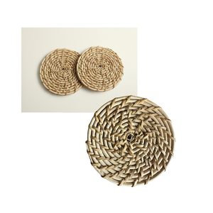 แผ่นรองแก้วหวายสานทำมือ ขนาด 4 นิ้ว ผิวธรรมชาติ ทรงกลม สไตล์เรียบง่าย ผลิตในอินเดีย ซักล้างได้ เหมาะสำหรับตกแต่งโต๊ะอาหารในงานแต่งงานและบ้าน - Product Image 1