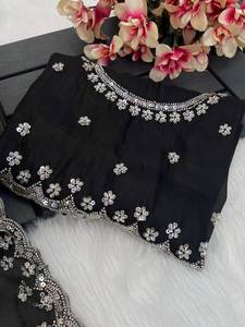 Sari indien de fabrication et de vente en gros pour les fêtes et les mariages, avec de lourds travaux de broderie et de paillettes - Product Image 2