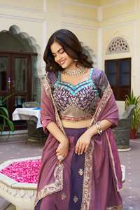 Lehenga Choli pour femmes avec broderie lourde et travail de fils, Lehenga Choli prêt à porter pour femmes pour la vente à l'exportation - Product Image 6