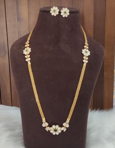 Chaînes en or poli de haute qualité en moissanite pour femmes, parfaites pour les tenues de soirée, les tenues décontractées, complètent les tenues ethniques et modernes - Product Image 3