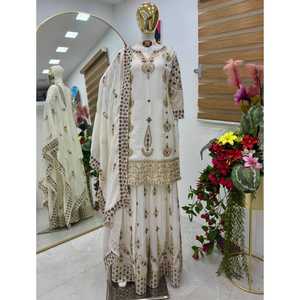 Tenue de fête moderne Sharara Palazzo en pur soie chinon avec bordure en dentelle travaillée - Product Image 1