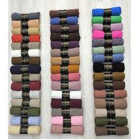 Écharpes MonaScarfs Premium en jersey 100% viscose et polyester mélangés, ourlet mécanique, longueur moyenne, coutures haute densité, châle hijab