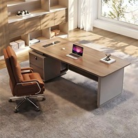 Scrivania Direzionale OEM in Legno con Cassettiera Laterale Chiudibile, Tavolo da Lavoro per Ufficio con Foro per Cavi