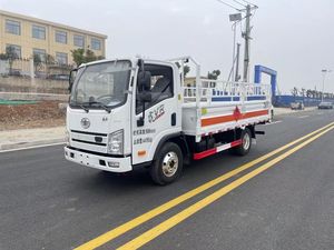 4*2 New Van Cargo Truck 2 Ton Food Box Truck Cerrado Camión de transporte de mercancías peligrosas a la venta - Product Image 4