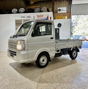 Camionnette japonaise Suzuki-Carry Kei 4x4 DA16T 2018, mini-camion benne basculante, moteur 3 cylindres R06A de 658 cm³, 50 ch et boîte manuelle à 5 vitesses - Product Image 6