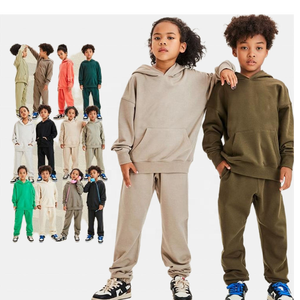 ชุดวอร์มเด็กแบบยูนิเซ็กซ์ ผ้าฟลีซเนื้อหนาสำหรับฤดูหนาว เสื้อฮู้ดดี้และกางเกงจ็อกเกอร์ สีพื้น รับสกรีนโลโก้ ชุดลำลอง - Product Image 1