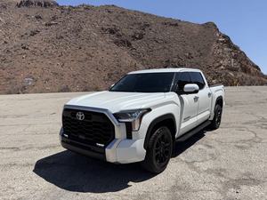 Camioneta Pick-Up Toyota Tundra 4X4 Platinum Crew Max Caja Corta Usada, Modelo 2023, Tipo Hilux con Volante a la Izquierda - Product Image 2