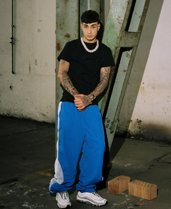 ชุดวอร์มกันลมสำหรับผู้ชายพิมพ์ลายไซส์ใหญ่พิเศษกันลมทำจากไนลอน100% ออกแบบได้ตามต้องการสำหรับฤดูหนาว - Product Image 3