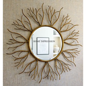 Miroir suspendu décoratif à cadre en métal pour la maison et le salon Miroir mural moderne plaqué or au design attrayant fait à la main - Product Image 5