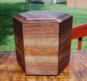 Urna hexagonal de carga inferior para adultos de hasta 200 libras hecha a mano con impresionante Nogal Negro - Product Image 4