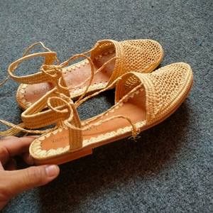 Vente en gros de pantoufles et sandales marocaines en raphia faites à la main, chaussures tissées écologiques pour femmes et hommes, fournisseur direct de commandes en gros - Product Image 3
