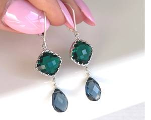 Boucles d'oreilles en quartz vert paon et topaze bleue, pendantes allongées, fermoir à levier 25 mm, en argent sterling 925, Splendor - Product Image 1