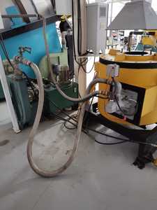 Fourneau à fusion de déchets d'aluminium à gaz de haute qualité, 700 kg, avec pompe hydraulique inclinable, état d'occasion, prix raisonnable - Product Image 3