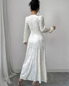 Abaya moderne de style sirène en soie de Dubaï, avec détails en dentelle et perles, couleur personnalisée, anti-rides, manches longues, traditionnelle musulmane, faite à la main - Product Image 2
