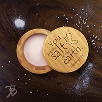 Boîte à sel en bois de manguier avec couvercle magnétique pivotant, capacité de 6 onces, gravée avec la phrase « Vous êtes le sel de la terre Matthieu 5:13 »