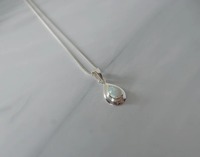 Collier pendentif opale blanche pour fiançailles, pierre de naissance d'octobre, forme poire, chaîne classique, plaqué or 14 carats, motif amoureux chrétien