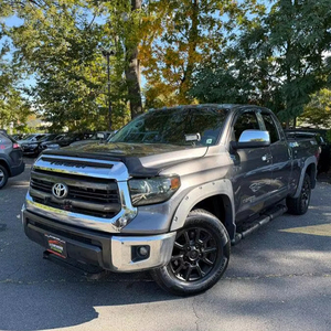 CLEAN 2014 To-yo-ta Tund-ra SR5 Doble cabina 5.7L 4WD - Product Image 1