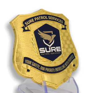 Badges de sécurité personnalisés par le fabricant, plaqués or, en forme de bouclier, avec impression UV, logo gravé au laser, technique de moulage sous pression - Product Image 4