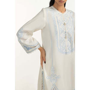 Conjunto de Traje Bordado de 3 Piezas en Viscosa y Seda Cruda para Mujer, Elegante y con Estilo, IPSTD-44740 - Product Image 3