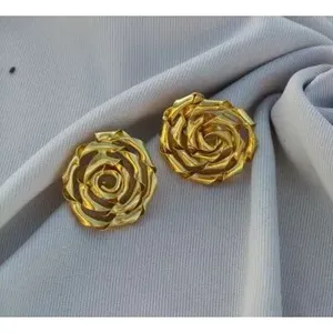ต่างหูทองเหลืองชุบทองทำมือ SOUMYA CREATIONS ประดับมุกดีไซน์ดอกไม้ ทันสมัย เหมาะสำหรับทั้งชายและหญิง ของขวัญวันครบรอบ ชุดเครื่องประดับแบบ Channel Set - Product Image 2