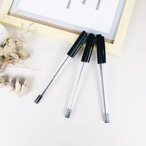 Bolígrafo de plástico de escritura suave de alta demanda para uso diario, perfecto para la escuela, la Oficina o el hogar, disponible a un precio asequible - Product Image 3