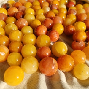 Offre Spéciale poli rouge jaune Aventurine cristal naturel Agate pierres précieuses sculptées mini boules pour la décoration intérieure bouton de meubles de garde-robe - Product Image 2