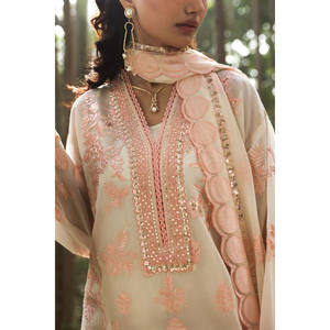 Conjunto de Traje de Algodón con Bordado de 3 Piezas para Mujer con Dupatta de Chifón Bordado LE-62002 - Product Image 1