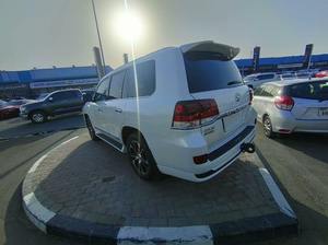 Sedán 2022-2023 con Asientos de Cuero, Techo Panorámico, Transmisión Automática, Interior Oscuro Usado, 6 Cilindros de Aspiración Natural - Product Image 5