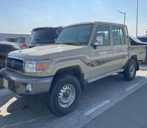 LandCruisers DOUBLE CABINE 4x4 PICKUP 2013 en bon état - Product Image 2