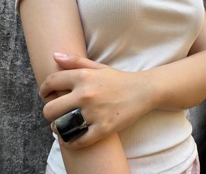 Anillo de Cuerno de Búfalo con Rayas Negras y Marrones para Hombre y Mujer, Anillos de Cuerno Ovalados para Bodas y Regalos, Accesorios - Product Image 3