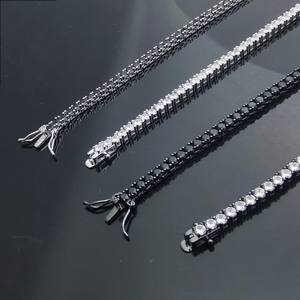 Bijoux pour hommes fabriqués avec des diamants de moissanite en or blanc 14 carats chaîne cubaine avec une belle clarté VVS élégante - Product Image 6