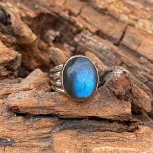 Bague statement en labradorite, faite à la main, en argent sterling 925, pierre précieuse unique, bijou tendance, cadeau pour femmes et hommes - Product Image 1