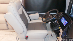 4UZFCGFE7SCWC3816 Nueva Autocaravana de Lujo Clase A 2025 con Motor Diésel, Motor Turbo, Interior con Cuatro Extensiones Deslizables y Cabina Premium - Product Image 6