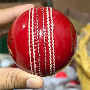 Pelota de críquet roja de cuero auténtico de calidad internacional al por mayor, pelota de críquet dura - Product Image 1