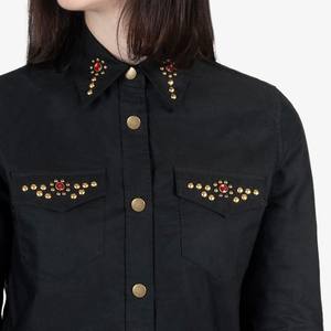 Camisa de Mujer con Botones Personalizada OEM/ODM, 100% Algodón, Manga Larga, Cuello Casual, Adornos con Logotipo de Leopardo, Venta al Por Mayor - Product Image 4