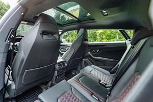 2022 Lamborghini Huracan Urus Essence faible kilométrage - Product Image 3