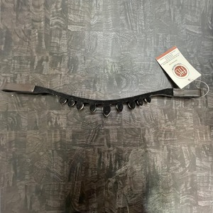 Elegante Diadema de Cuero Curvada para Caballo con Cristales Verdes y Flecos de Diamantes de Imitación en Forma de Lágrima para Uso Ecuestre - Product Image 1