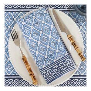 Tablier de Chef 100% Coton avec Logo Personnalisé, Motif Mughal Imprimé, Bordure Minimaliste, Tailles et Couleurs Personnalisables pour Hôtels et Mariages - Product Image 2