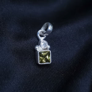 Vente en gros de pendentifs carrés en péridot et zircon cubique en argent sterling avec pierres précieuses pendentifs et breloques de bijouterie fine - Product Image 1