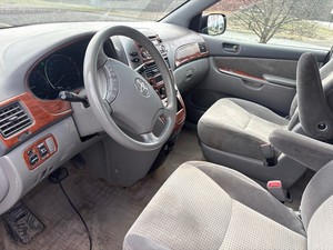 TO-YO-TA SI-EN-NA LE 2009 DE ALTA DEMANDA, 7 PASAJEROS, TRANSMISIÓN AUTOMÁTICA, MOTOR V6 - Product Image 2