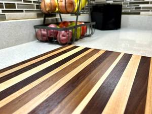 Planche à découper élégante en bambou avec finition lisse Planche à fromage fonctionnelle et élégante avec touche en acier inoxydable pour toutes les cuisines - Product Image 6