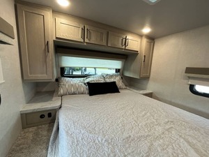 Used 2023 F-o-r-e-s-t R-i-v-e-r F-l-a-g-s-t-a-f-f M-i-c-r-o -L-i-t-e 21FBRS trailer - Product Image 5
