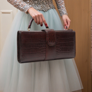 Pochette rouge élégante pour femmes avec fentes pour cartes et sac à monnaie à fermeture éclair à prix de gros - Product Image 1