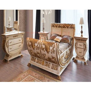 Ensemble de lit et de chambre à coucher moderne en bois de teck avec un design de bateau sculpté royal et une finition en feuille d'or - Product Image 1