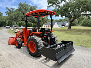 รถแทรกเตอร์ KUBOTA รุ่นใหม่ M62 TLB LOADER BACKHOE สำหรับขาย/รถแทรกเตอร์ KUBOTA M59 พร้อมอุปกรณ์ตักดิน - ชุดเกรดดิ้ง - บ็อกซ์เบลดแบบไฮดรอลิกพร้อมฟังก์ชั่น TOP N TILT - Product Image 3